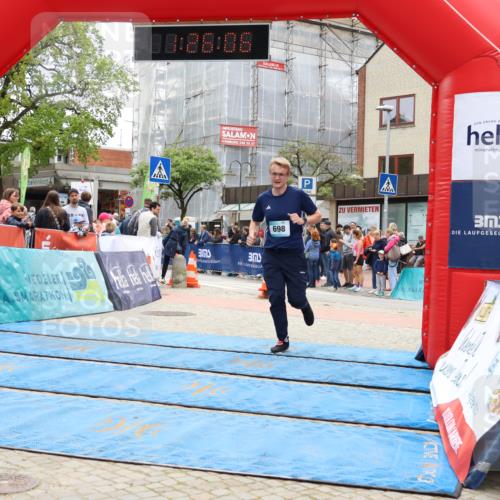 05.05.2024 - 7. Wedeler Halbmarathon Strokosch-Dieckow http://msf.ph/oto/6225113 05.05.2024 11:26:05 Ziel 698 meine-sportfotos.de