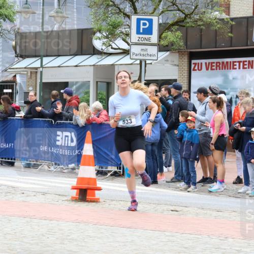 05.05.2024 - 7. Wedeler Halbmarathon Strokosch-Dieckow http://msf.ph/oto/6225123 05.05.2024 11:26:12 Ziel 411, 533 meine-sportfotos.de