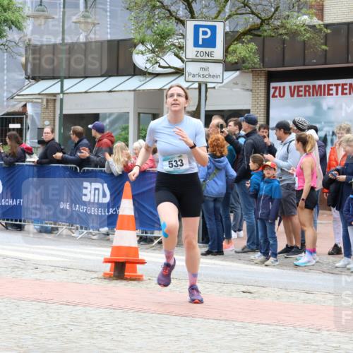 05.05.2024 - 7. Wedeler Halbmarathon Strokosch-Dieckow http://msf.ph/oto/6225129 05.05.2024 11:26:12 Ziel 411, 533 meine-sportfotos.de