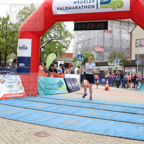 05.05.2024 - 7. Wedeler Halbmarathon Strokosch-Dieckow http://msf.ph/oto/6225131 05.05.2024 11:26:13 Ziel 411, 533 meine-sportfotos.de