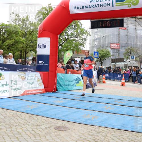05.05.2024 - 7. Wedeler Halbmarathon Strokosch-Dieckow http://msf.ph/oto/6225193 05.05.2024 11:26:16 Ziel 411, 533 meine-sportfotos.de