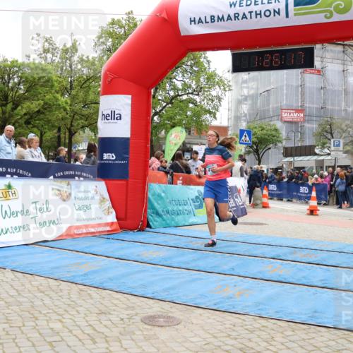 05.05.2024 - 7. Wedeler Halbmarathon Strokosch-Dieckow http://msf.ph/oto/6225201 05.05.2024 11:26:16 Ziel 411, 533 meine-sportfotos.de