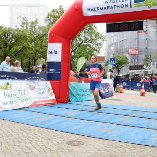05.05.2024 - 7. Wedeler Halbmarathon Strokosch-Dieckow http://msf.ph/oto/6225210 05.05.2024 11:26:16 Ziel 411, 533 meine-sportfotos.de