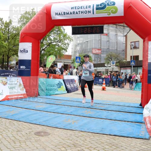 05.05.2024 - 7. Wedeler Halbmarathon Strokosch-Dieckow http://msf.ph/oto/6225250 05.05.2024 11:26:25 Ziel 682, 704, 843, 901 meine-sportfotos.de