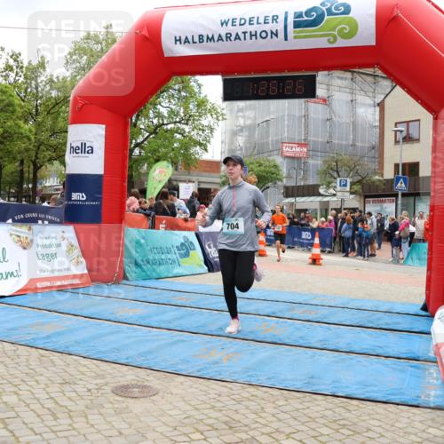 05.05.2024 - 7. Wedeler Halbmarathon Strokosch-Dieckow http://msf.ph/oto/6225269 05.05.2024 11:26:25 Ziel 682, 704, 843, 901 meine-sportfotos.de