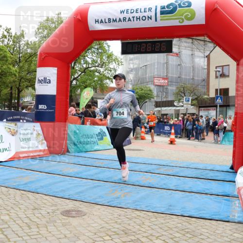 05.05.2024 - 7. Wedeler Halbmarathon Strokosch-Dieckow http://msf.ph/oto/6225276 05.05.2024 11:26:25 Ziel 682, 704, 843, 901 meine-sportfotos.de