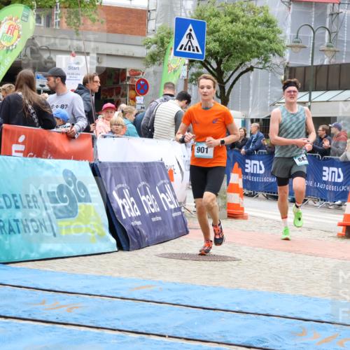 05.05.2024 - 7. Wedeler Halbmarathon Strokosch-Dieckow http://msf.ph/oto/6225283 05.05.2024 11:26:26 Ziel 662, 682, 704, 843, 901 meine-sportfotos.de