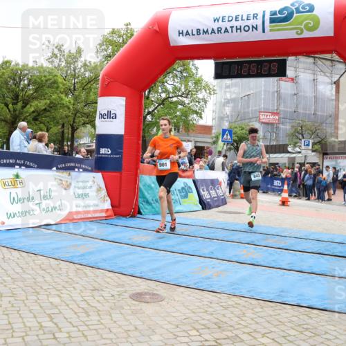 05.05.2024 - 7. Wedeler Halbmarathon Strokosch-Dieckow http://msf.ph/oto/6225320 05.05.2024 11:26:28 Ziel 662, 682, 843, 901 meine-sportfotos.de