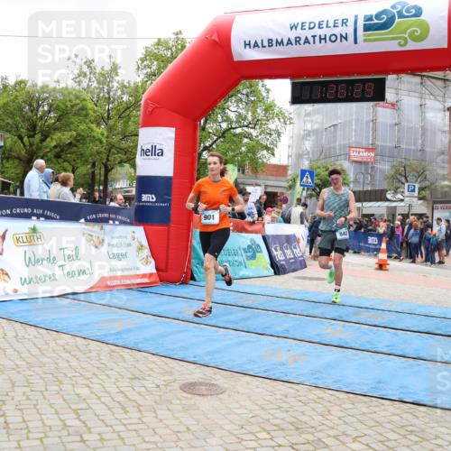 05.05.2024 - 7. Wedeler Halbmarathon Strokosch-Dieckow http://msf.ph/oto/6225331 05.05.2024 11:26:28 Ziel 662, 682, 843, 901 meine-sportfotos.de