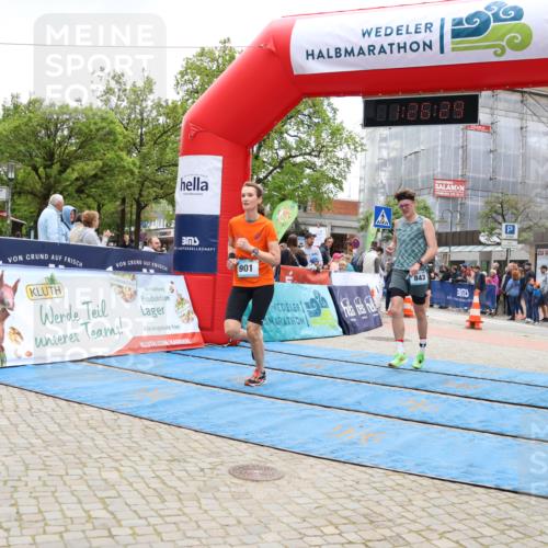 05.05.2024 - 7. Wedeler Halbmarathon Strokosch-Dieckow http://msf.ph/oto/6225343 05.05.2024 11:26:28 Ziel 662, 682, 843, 901 meine-sportfotos.de