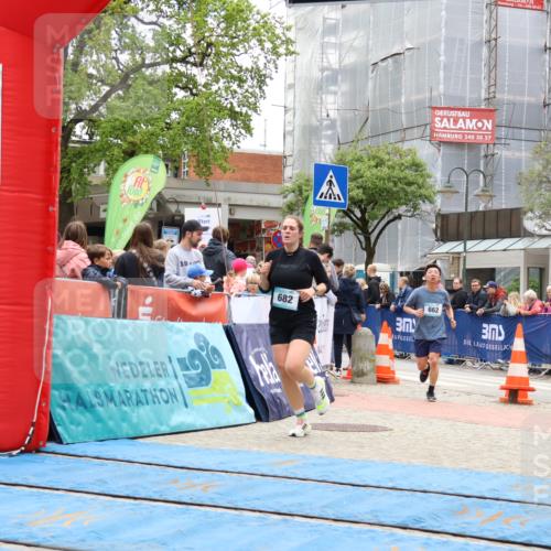 05.05.2024 - 7. Wedeler Halbmarathon Strokosch-Dieckow http://msf.ph/oto/6225396 05.05.2024 11:26:31 Ziel 662, 682, 843 meine-sportfotos.de