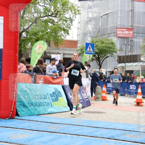 05.05.2024 - 7. Wedeler Halbmarathon Strokosch-Dieckow http://msf.ph/oto/6225406 05.05.2024 11:26:31 Ziel 662, 682, 843 meine-sportfotos.de