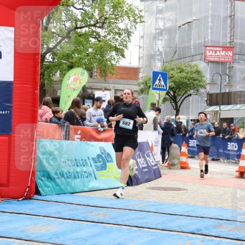 05.05.2024 - 7. Wedeler Halbmarathon Strokosch-Dieckow http://msf.ph/oto/6225414 05.05.2024 11:26:31 Ziel 662, 682, 843 meine-sportfotos.de