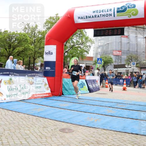 05.05.2024 - 7. Wedeler Halbmarathon Strokosch-Dieckow http://msf.ph/oto/6225423 05.05.2024 11:26:32 Ziel 662, 682 meine-sportfotos.de