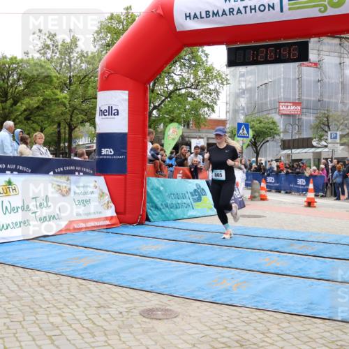 05.05.2024 - 7. Wedeler Halbmarathon Strokosch-Dieckow http://msf.ph/oto/6225557 05.05.2024 11:26:45 Ziel 848, 865 meine-sportfotos.de