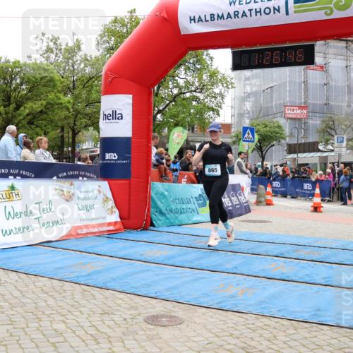 05.05.2024 - 7. Wedeler Halbmarathon Strokosch-Dieckow http://msf.ph/oto/6225564 05.05.2024 11:26:45 Ziel 848, 865 meine-sportfotos.de