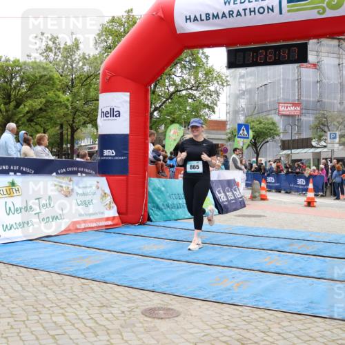05.05.2024 - 7. Wedeler Halbmarathon Strokosch-Dieckow http://msf.ph/oto/6225573 05.05.2024 11:26:46 Ziel 848, 865 meine-sportfotos.de