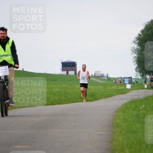 05.05.2024 - 7. Wedeler Halbmarathon Fuchs,  Jonas http://msf.ph/oto/6232301 05.05.2024 11:09:04 Laufen 739 meine-sportfotos.de