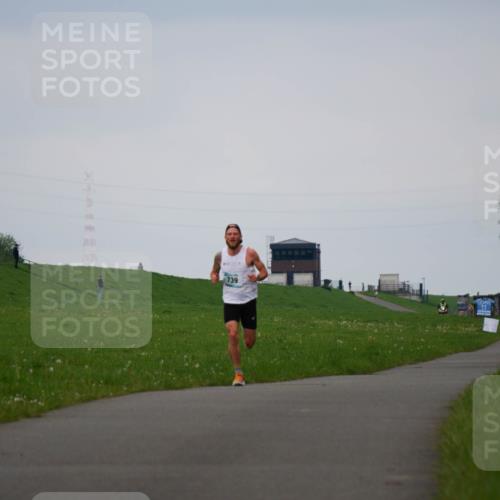 05.05.2024 - 7. Wedeler Halbmarathon Fuchs,  Jonas http://msf.ph/oto/6232312 05.05.2024 11:09:08 Laufen  meine-sportfotos.de