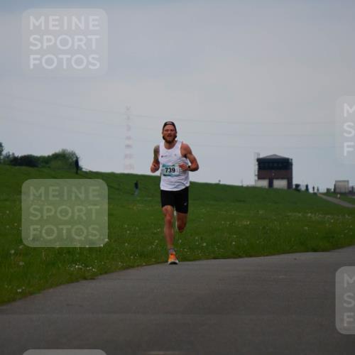 05.05.2024 - 7. Wedeler Halbmarathon Fuchs,  Jonas http://msf.ph/oto/6232322 05.05.2024 11:09:10 Laufen 1 meine-sportfotos.de