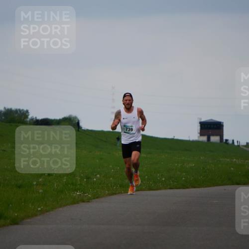 05.05.2024 - 7. Wedeler Halbmarathon Fuchs,  Jonas http://msf.ph/oto/6232328 05.05.2024 11:09:11 Laufen 739 meine-sportfotos.de