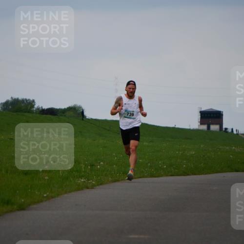05.05.2024 - 7. Wedeler Halbmarathon Fuchs,  Jonas http://msf.ph/oto/6232329 05.05.2024 11:09:11 Laufen 739 meine-sportfotos.de