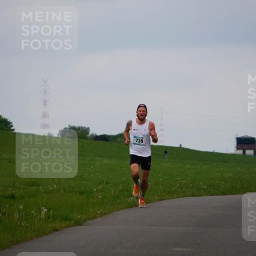 05.05.2024 - 7. Wedeler Halbmarathon Fuchs,  Jonas http://msf.ph/oto/6232333 05.05.2024 11:09:13 Laufen 739 meine-sportfotos.de