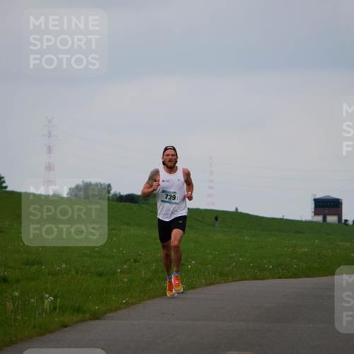 05.05.2024 - 7. Wedeler Halbmarathon Fuchs,  Jonas http://msf.ph/oto/6232336 05.05.2024 11:09:13 Laufen 739 meine-sportfotos.de