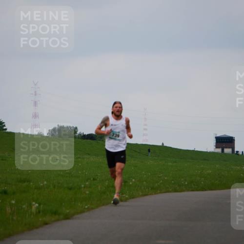 05.05.2024 - 7. Wedeler Halbmarathon Fuchs,  Jonas http://msf.ph/oto/6232337 05.05.2024 11:09:13 Laufen 1, 201 meine-sportfotos.de