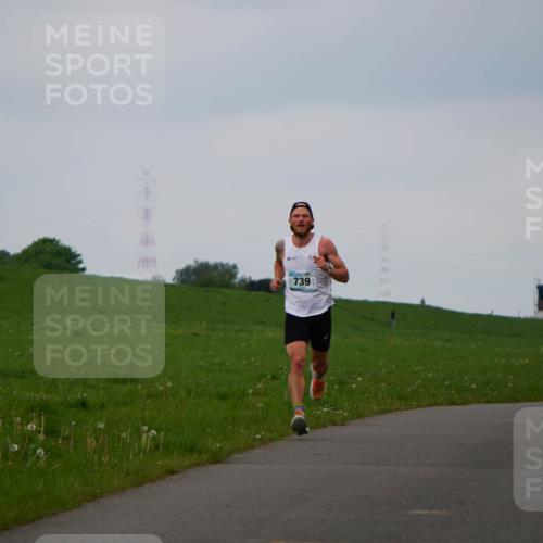 05.05.2024 - 7. Wedeler Halbmarathon Fuchs,  Jonas http://msf.ph/oto/6232339 05.05.2024 11:09:14 Laufen 739 meine-sportfotos.de
