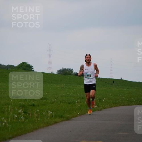 05.05.2024 - 7. Wedeler Halbmarathon Fuchs,  Jonas http://msf.ph/oto/6232340 05.05.2024 11:09:14 Laufen 739 meine-sportfotos.de