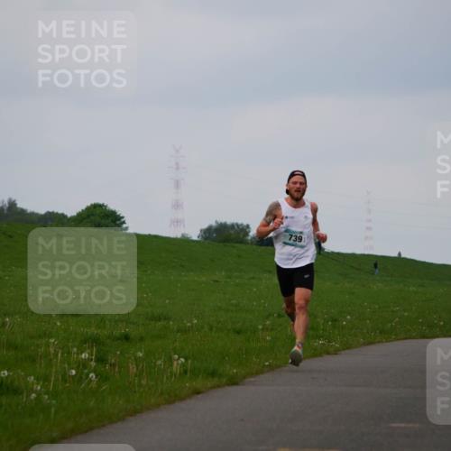 05.05.2024 - 7. Wedeler Halbmarathon Fuchs,  Jonas http://msf.ph/oto/6232341 05.05.2024 11:09:14 Laufen 739 meine-sportfotos.de