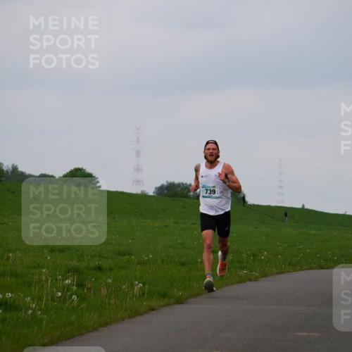 05.05.2024 - 7. Wedeler Halbmarathon Fuchs,  Jonas http://msf.ph/oto/6232343 05.05.2024 11:09:14 Laufen 739 meine-sportfotos.de