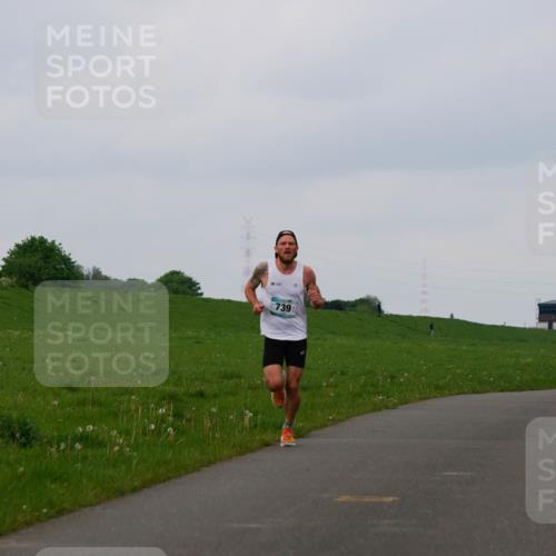 05.05.2024 - 7. Wedeler Halbmarathon Fuchs,  Jonas http://msf.ph/oto/6232345 05.05.2024 11:09:16 Laufen 739 meine-sportfotos.de