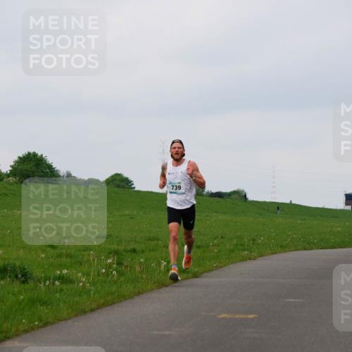05.05.2024 - 7. Wedeler Halbmarathon Fuchs,  Jonas http://msf.ph/oto/6232346 05.05.2024 11:09:16 Laufen 739 meine-sportfotos.de