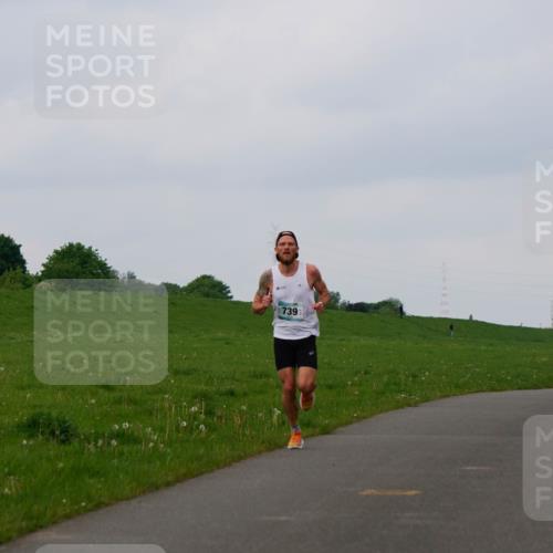 05.05.2024 - 7. Wedeler Halbmarathon Fuchs,  Jonas http://msf.ph/oto/6232347 05.05.2024 11:09:16 Laufen 739 meine-sportfotos.de