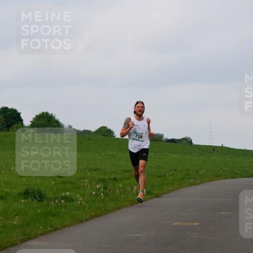 05.05.2024 - 7. Wedeler Halbmarathon Fuchs,  Jonas http://msf.ph/oto/6232348 05.05.2024 11:09:16 Laufen 739 meine-sportfotos.de