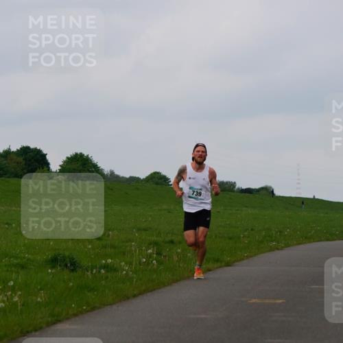 05.05.2024 - 7. Wedeler Halbmarathon Fuchs,  Jonas http://msf.ph/oto/6232349 05.05.2024 11:09:16 Laufen 739 meine-sportfotos.de