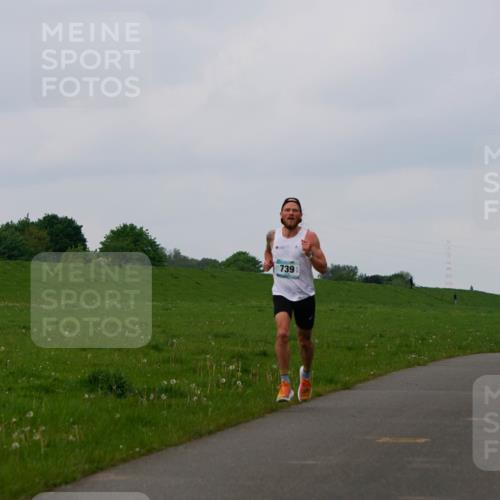 05.05.2024 - 7. Wedeler Halbmarathon Fuchs,  Jonas http://msf.ph/oto/6232350 05.05.2024 11:09:16 Laufen 739 meine-sportfotos.de