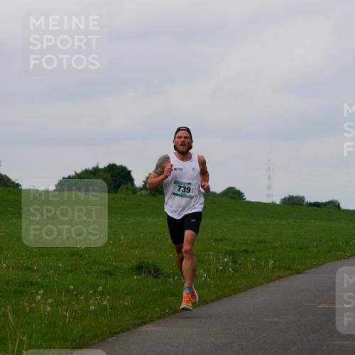 05.05.2024 - 7. Wedeler Halbmarathon Fuchs,  Jonas http://msf.ph/oto/6232351 05.05.2024 11:09:18 Laufen 739 meine-sportfotos.de