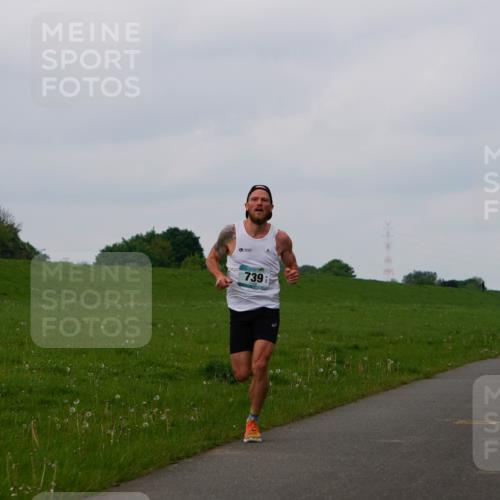 05.05.2024 - 7. Wedeler Halbmarathon Fuchs,  Jonas http://msf.ph/oto/6232352 05.05.2024 11:09:18 Laufen 739 meine-sportfotos.de