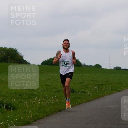 05.05.2024 - 7. Wedeler Halbmarathon Fuchs,  Jonas http://msf.ph/oto/6232355 05.05.2024 11:09:19 Laufen 739 meine-sportfotos.de