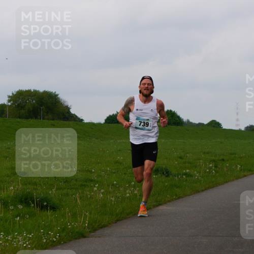05.05.2024 - 7. Wedeler Halbmarathon Fuchs,  Jonas http://msf.ph/oto/6232356 05.05.2024 11:09:19 Laufen 739 meine-sportfotos.de