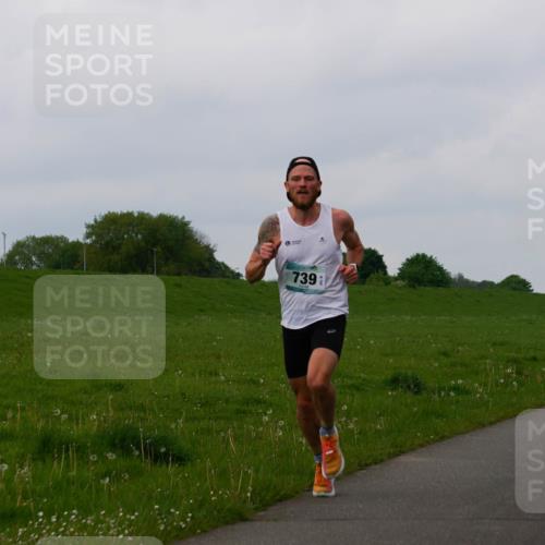 05.05.2024 - 7. Wedeler Halbmarathon Fuchs,  Jonas http://msf.ph/oto/6232359 05.05.2024 11:09:19 Laufen 739 meine-sportfotos.de