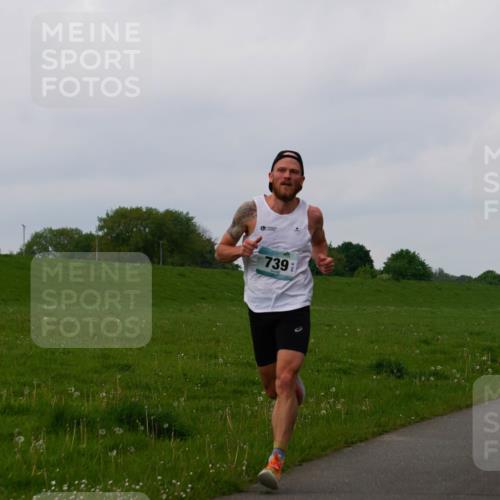 05.05.2024 - 7. Wedeler Halbmarathon Fuchs,  Jonas http://msf.ph/oto/6232360 05.05.2024 11:09:19 Laufen 739 meine-sportfotos.de