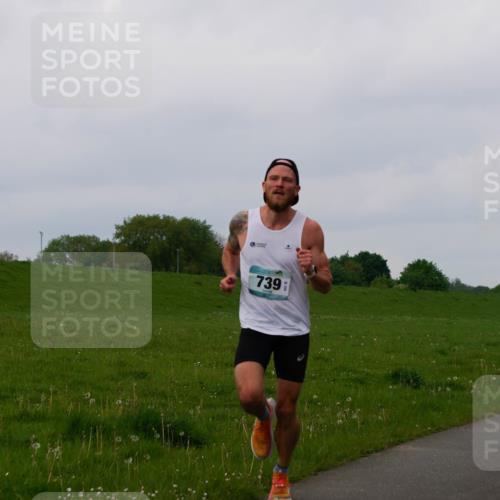 05.05.2024 - 7. Wedeler Halbmarathon Fuchs,  Jonas http://msf.ph/oto/6232361 05.05.2024 11:09:20 Laufen 739 meine-sportfotos.de