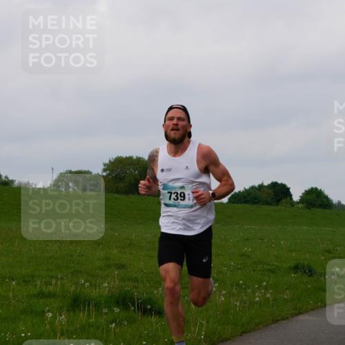 05.05.2024 - 7. Wedeler Halbmarathon Fuchs,  Jonas http://msf.ph/oto/6232363 05.05.2024 11:09:20 Laufen 739 meine-sportfotos.de