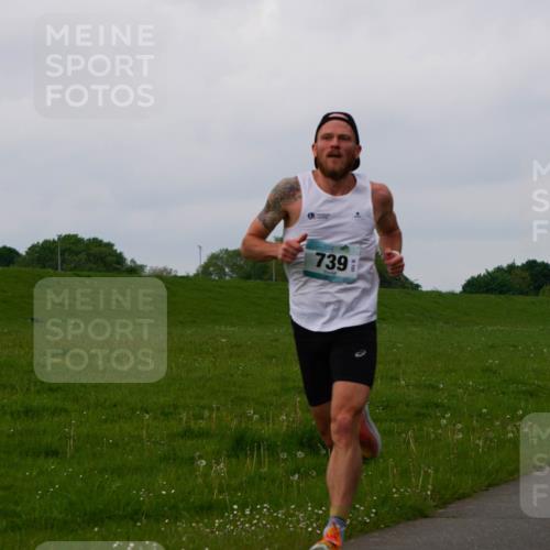 05.05.2024 - 7. Wedeler Halbmarathon Fuchs,  Jonas http://msf.ph/oto/6232365 05.05.2024 11:09:20 Laufen 739 meine-sportfotos.de