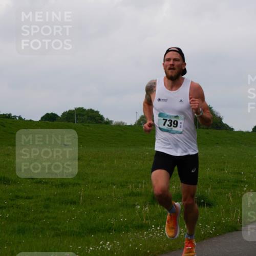 05.05.2024 - 7. Wedeler Halbmarathon Fuchs,  Jonas http://msf.ph/oto/6232366 05.05.2024 11:09:20 Laufen 739 meine-sportfotos.de