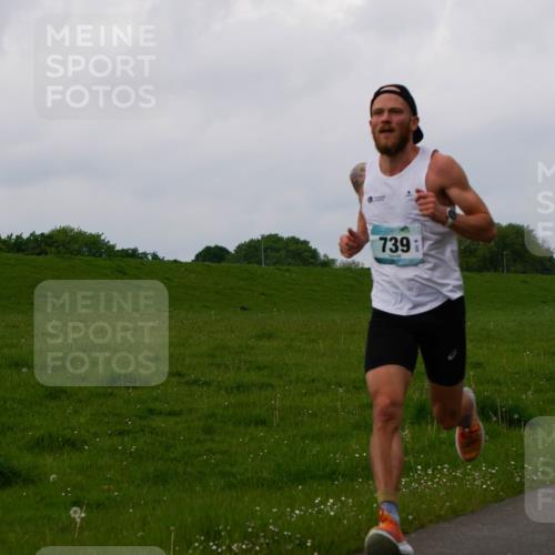 05.05.2024 - 7. Wedeler Halbmarathon Fuchs,  Jonas http://msf.ph/oto/6232367 05.05.2024 11:09:20 Laufen 739 meine-sportfotos.de